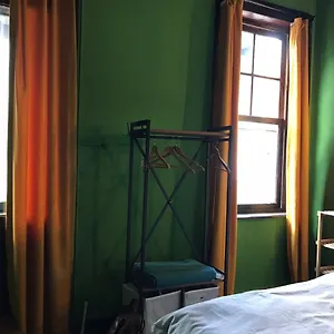  Hostel Titan House