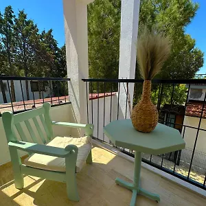 Monk Island Otel